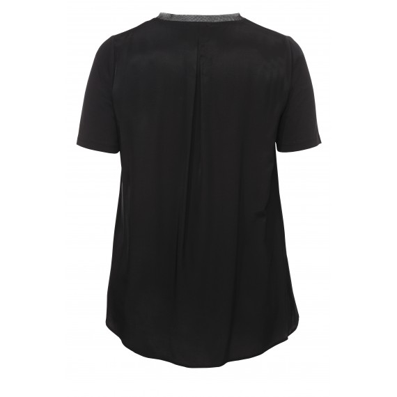 Feminines T-Shirt mit asymmetrischem Saum /