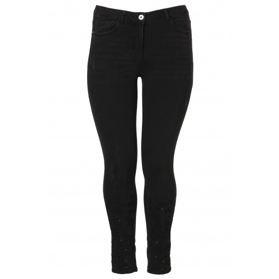 Feminine Jeans mit Stickereien /