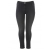 Feminine Jeans mit Stickereien /