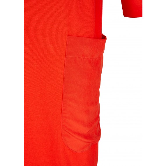 Lockeres Kleid mit überschnittenen Schultern /