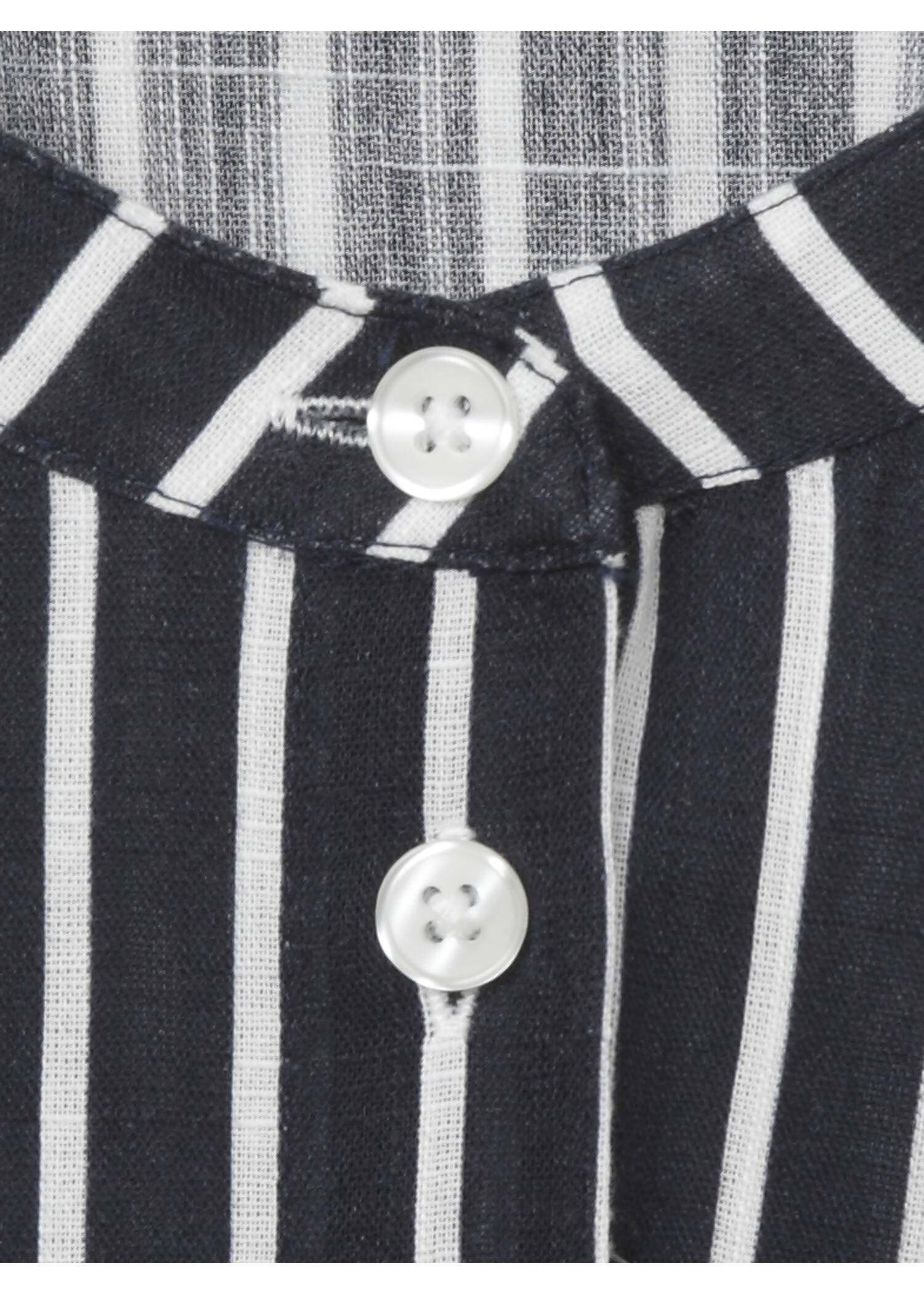 Zeitloses Baumwollkleid mit Knöpfung /
