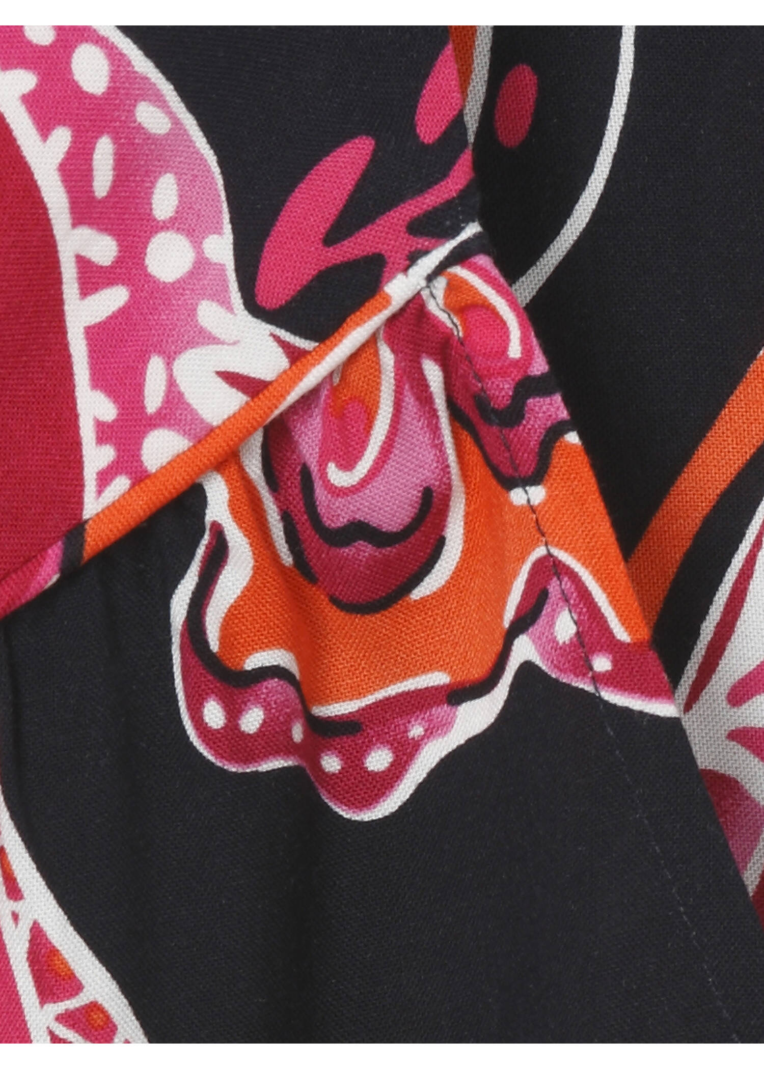 Fließendes Viskose Shirt mit kontrastreichem Allover Print /