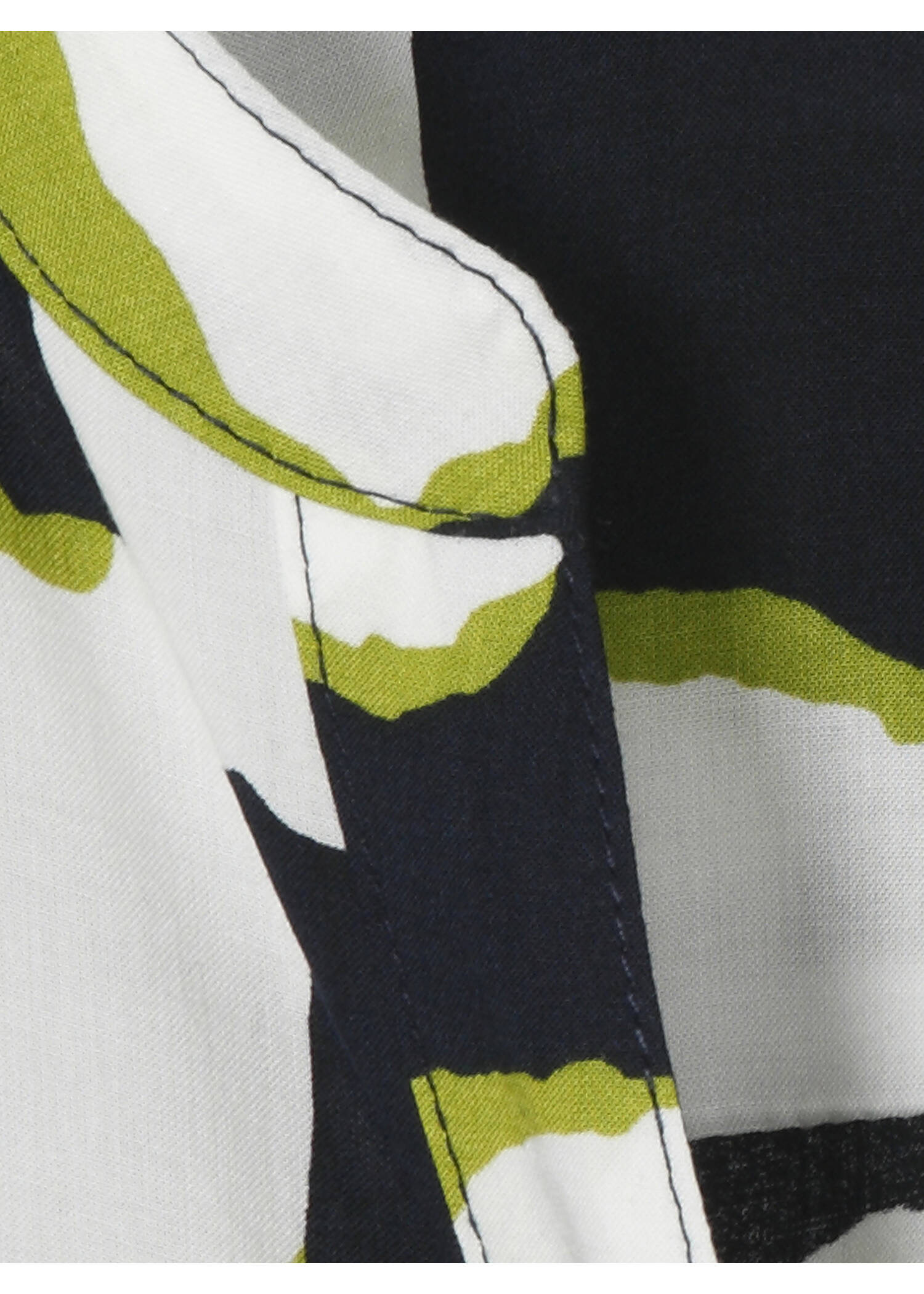 Fließende Viskose-Bluse mit Allover-Print / 