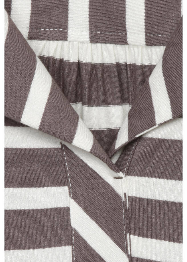 Feminines Blusenshirt mit geringeltem Muster / 