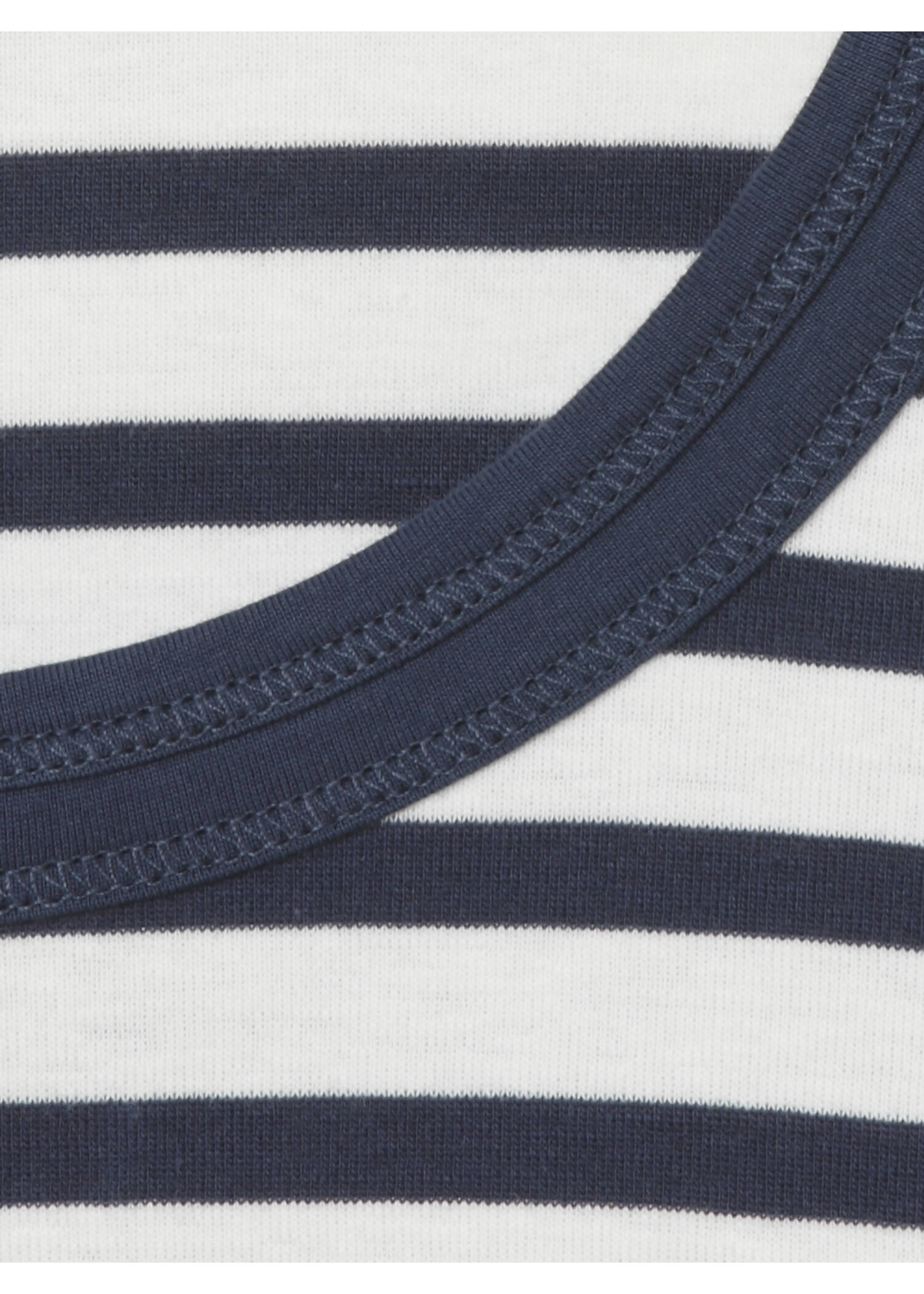 Zeitloses Langarmshirt mit gestreiftem Allover-Muster /