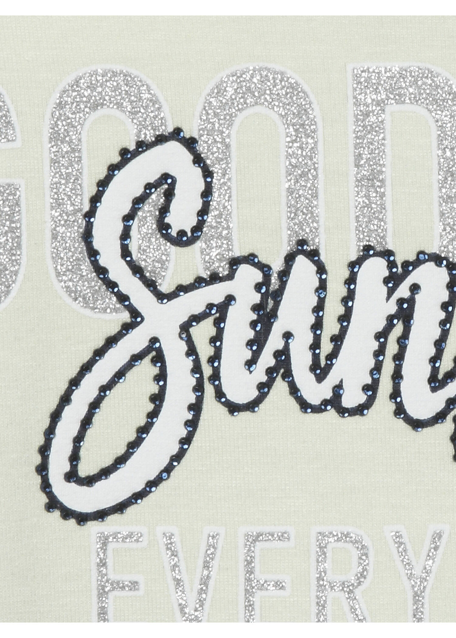 Sommerliches T-Shirt mit Glitzersteinen / 