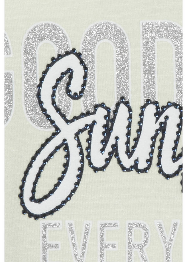 Sommerliches T-Shirt mit Glitzersteinen / 
