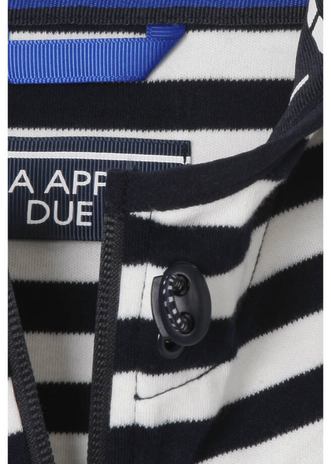 Sportives Kapuzensweatshirt mit gestreiftem Allover-Muster / 