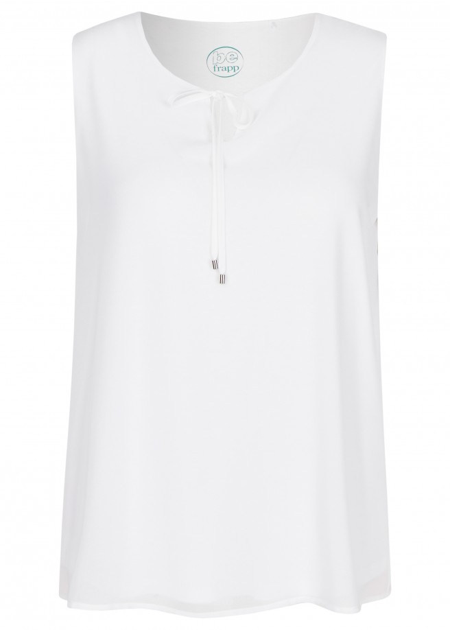 Kombifreudige Bluse in Uni-Design white Frontansicht
