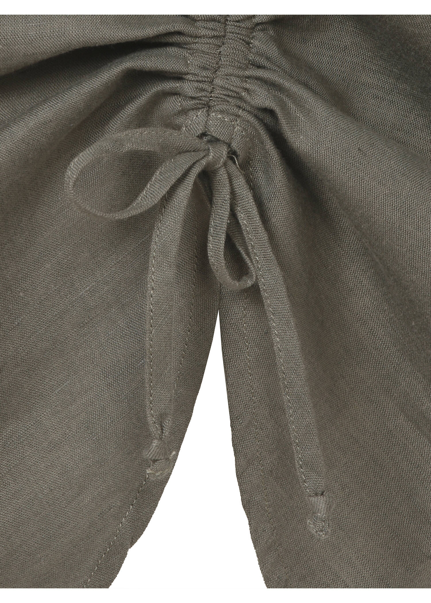 Dezente Bluse in unifarbenem Design /