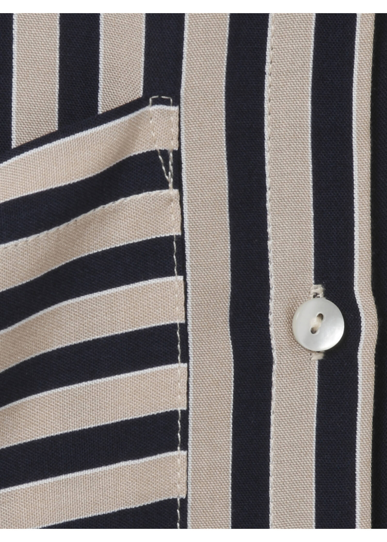 Moderne Bluse mit gestreiftem Allover-Muster /
